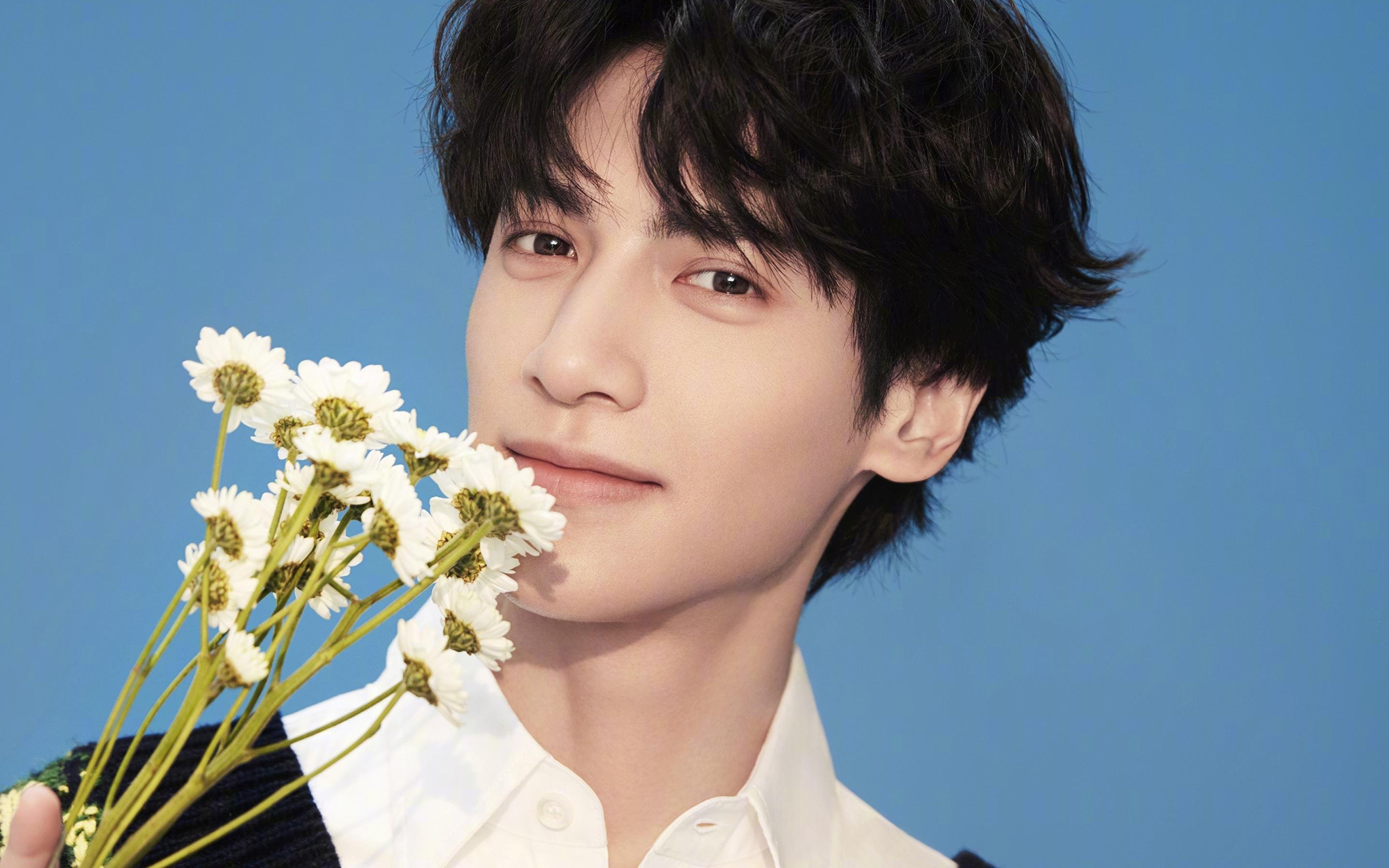 “法甲豪门厮杀激烈,争夺冠军位置拉开差距”,法甲 豪门