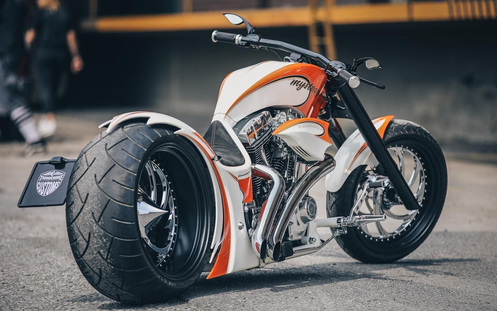 以“体育+文化+旅游”为核心的新型体育产业链日益成熟,体育旅游带动的行业