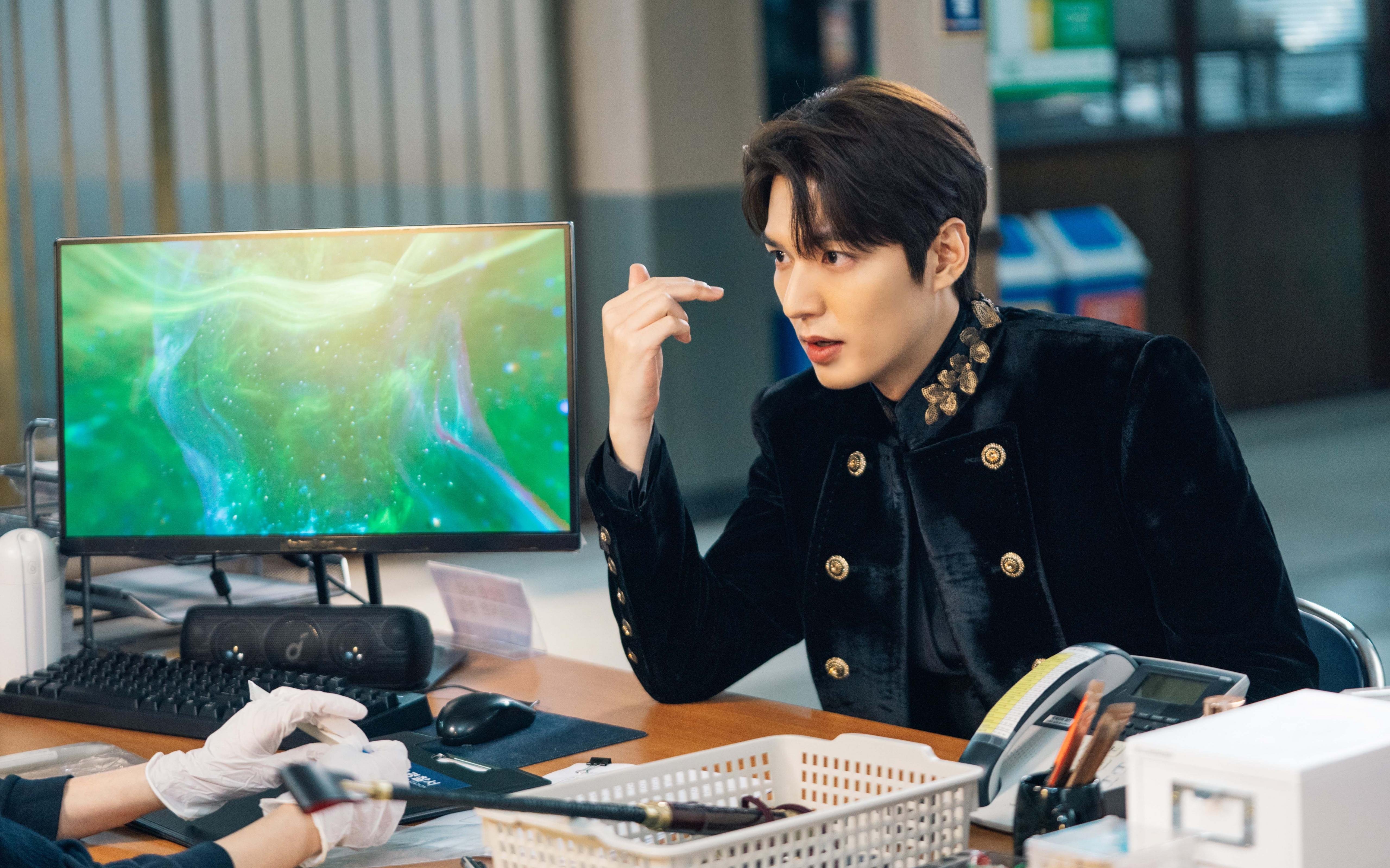 爱游戏体育APP下载-转会市场：今年最大“黑马”签约引热议，转会价格排名