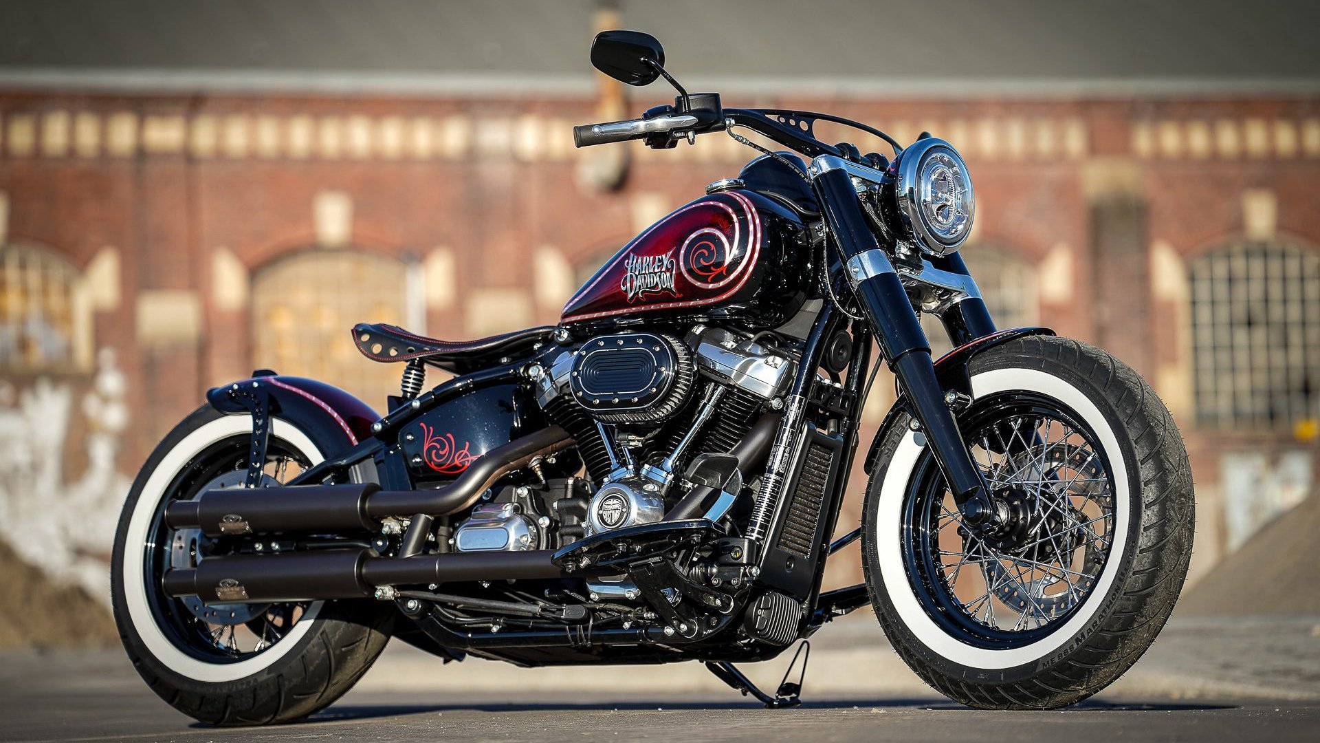 利物浦队主场迎战曼彻斯特城俱乐部，取得胜利，利物浦 曼彻斯特位置