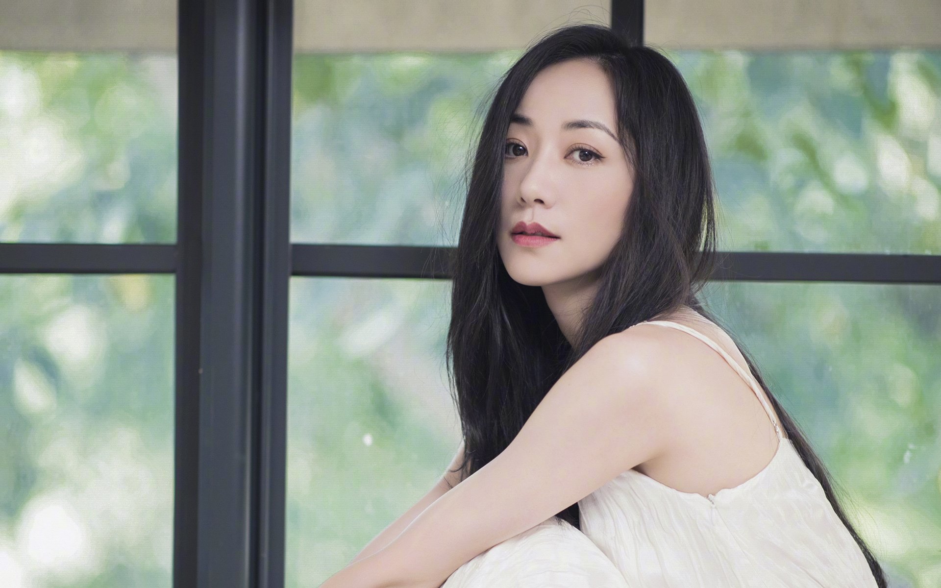 太阳发挥出色，客场赢得激烈比赛，太阳发出了夺目的光芒改为拟人句