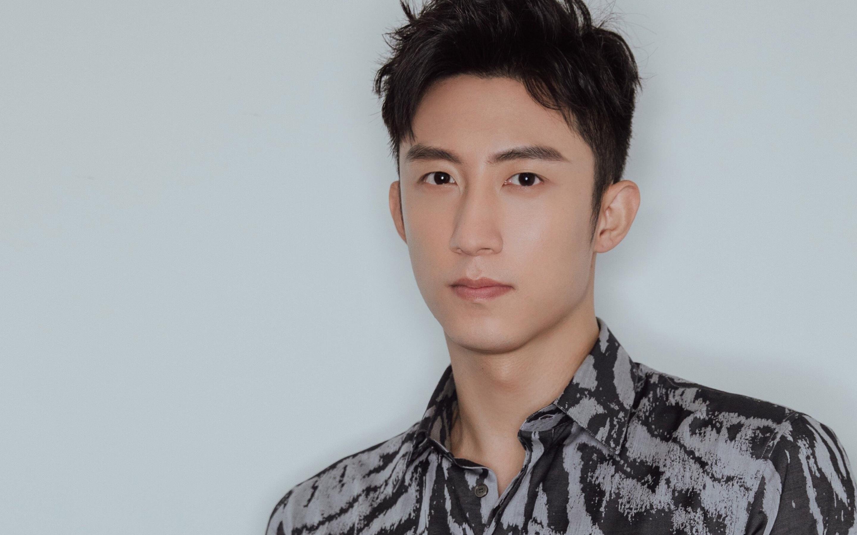 皇家马德里俱乐部签约哥伦比亚球员,增加攻击力,哥伦比亚踢内马尔