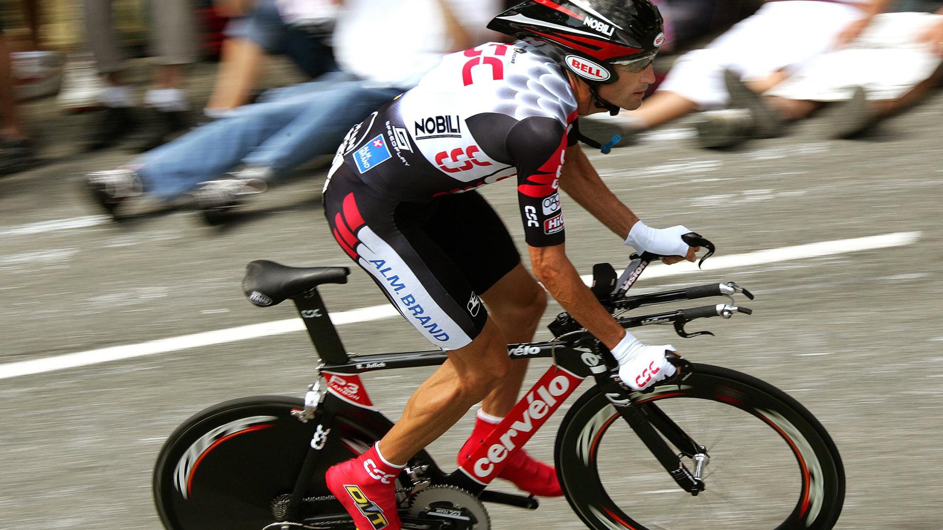 爱游戏app-多方协作下赛事保障顺利提升整体赛事运行效率与口碑，做好赛事服务保障工作